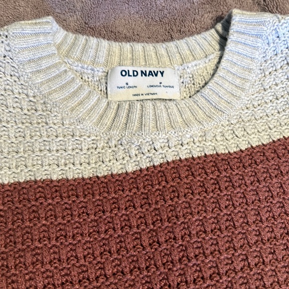 Old Navy woman’s sweater. Size Small.. - Picture 2 of 8